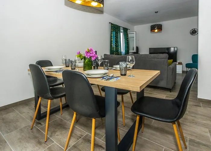 City Apartment Nora, Old Town Located, Free Parking
