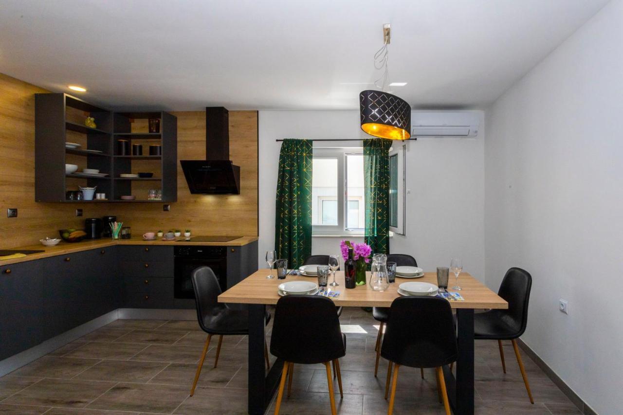 Nora, Old Town Located, Free Parking Apartment Makarska