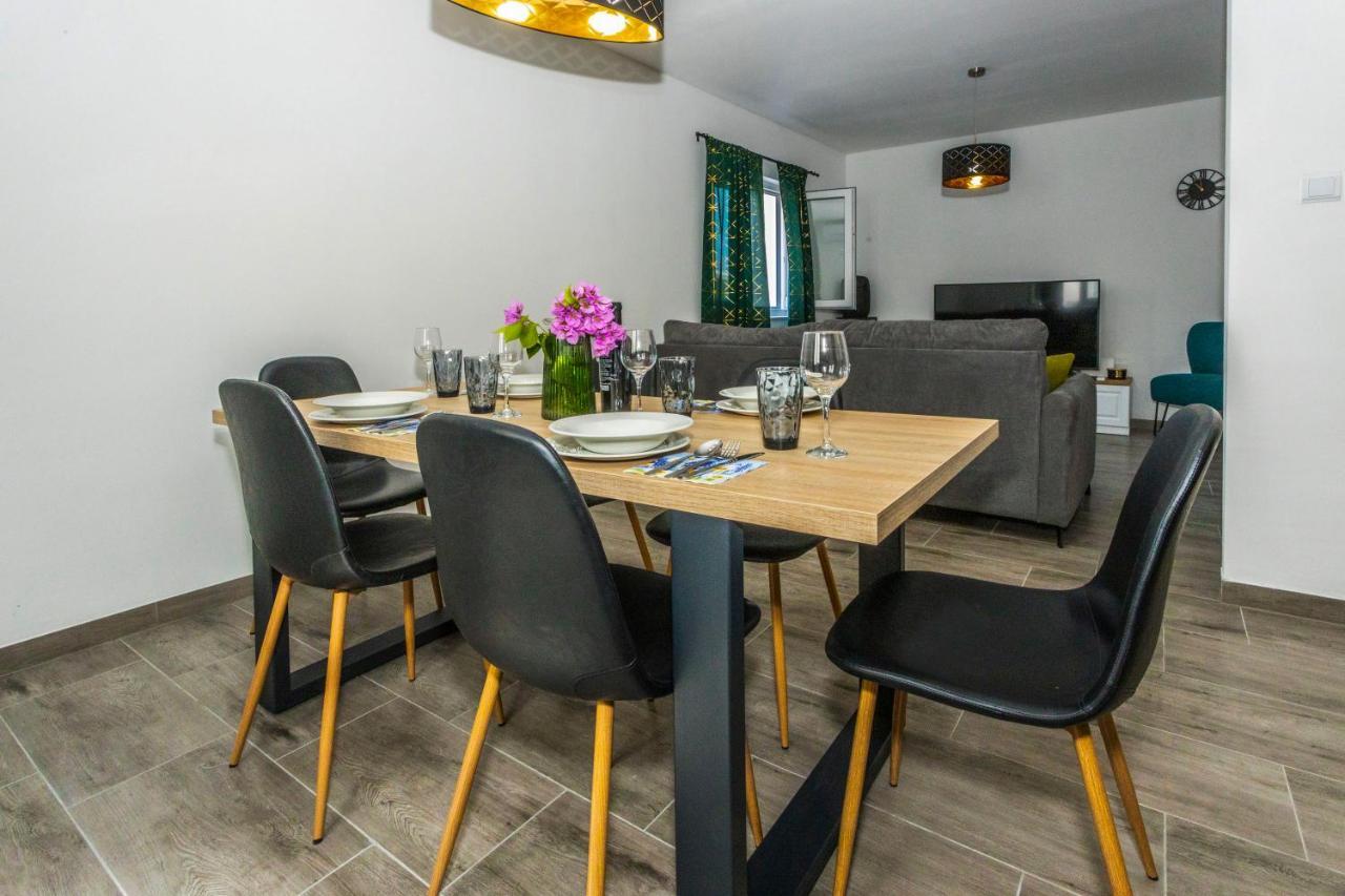 Apartment Nora, Old Town Located, Free Parking