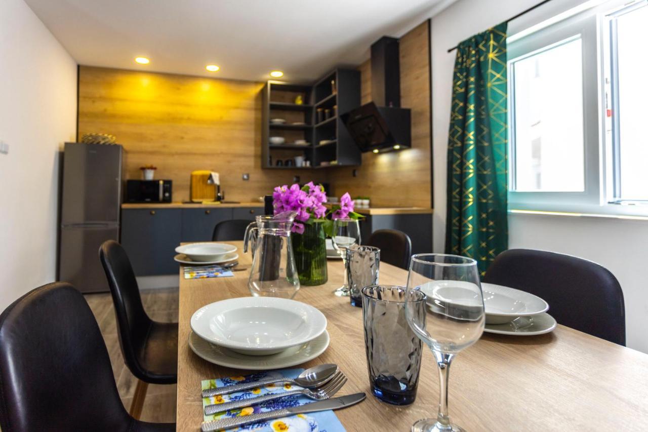 Nora, Old Town Located, Free Parking Apartment Makarska