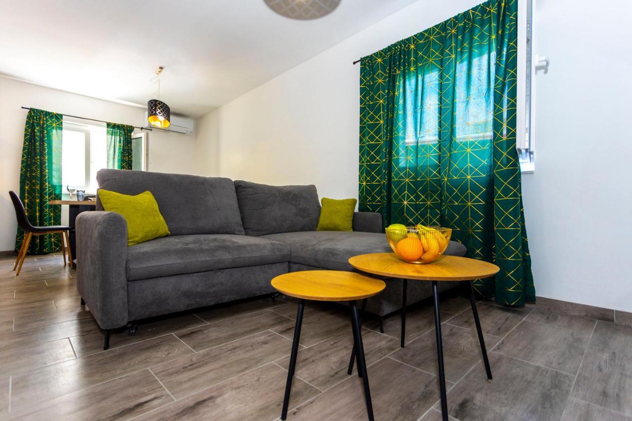 Nora, Old Town Located, Free Parking Apartment *