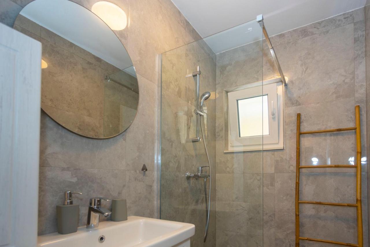 Apartment Nora, Old Town Located, Free Parking Makarska