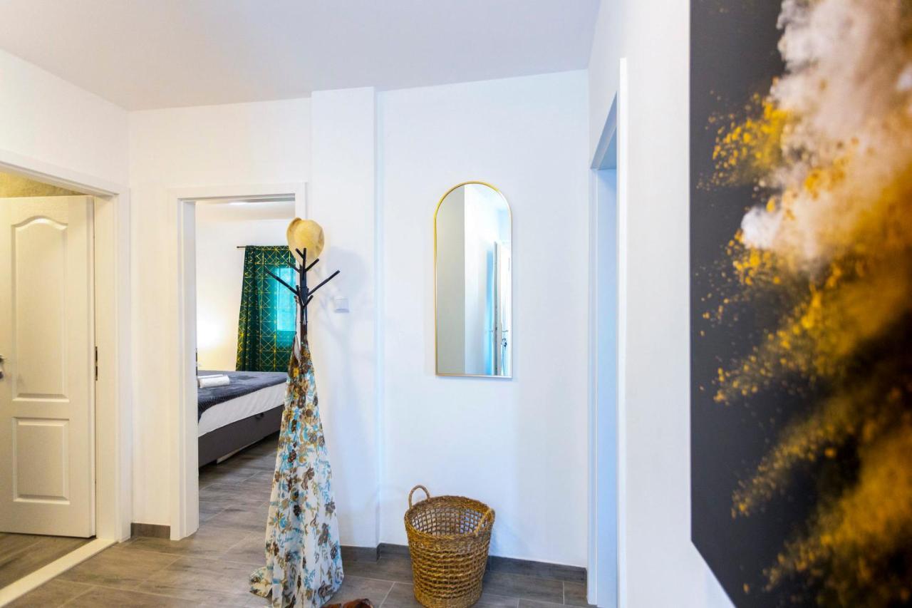 Nora, Old Town Located, Free Parking Apartment *