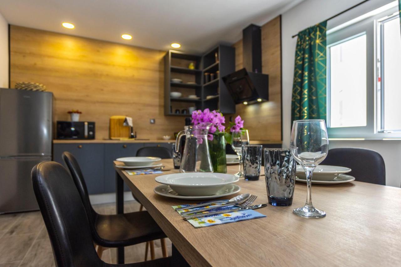 Apartment Nora, Old Town Located, Free Parking *