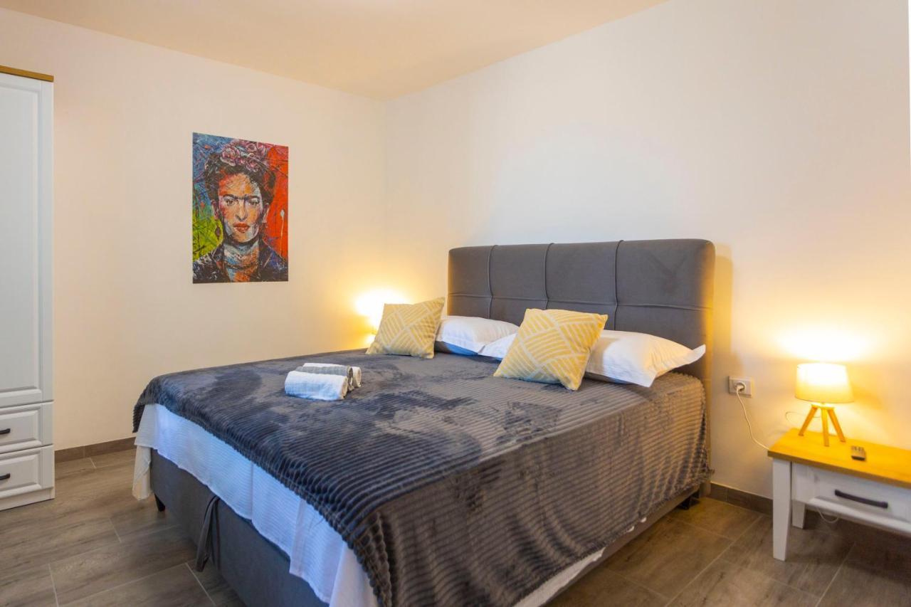 Apartment Nora, Old Town Located, Free Parking *