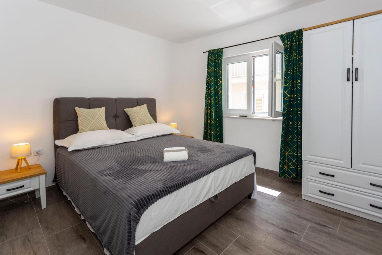 Nora, Old Town Located, Free Parking Apartment Makarska