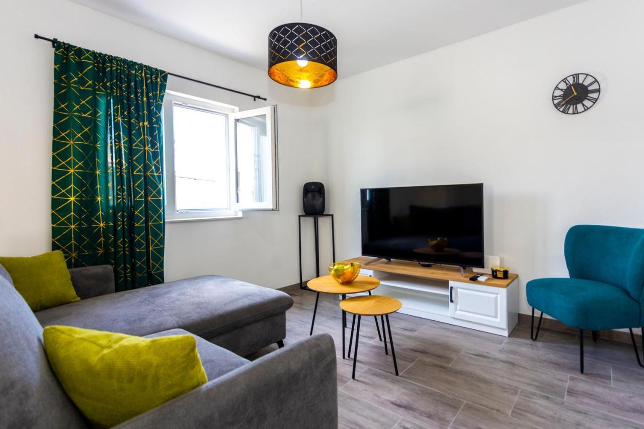 Apartment Nora, Old Town Located, Free Parking *